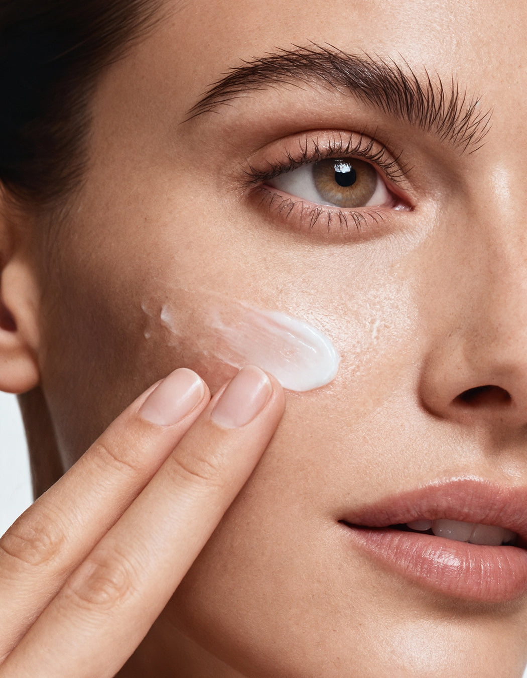 Model applying MD Ultimate White hydroquinone-free skin whitening cream to brighten dark spots and even skin tone naturally.