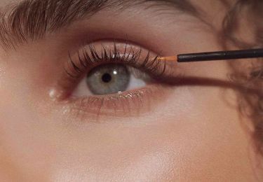 Need Longer Eyelashes? Here is one of the best hormone-free serums for you!